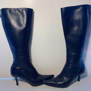 Gucci Knee High Leather High Heel Boot in Black.